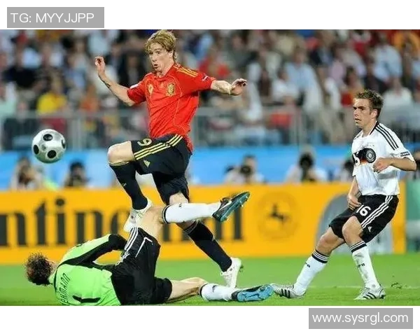 已退役足球明星的传奇人生与背后的精彩故事