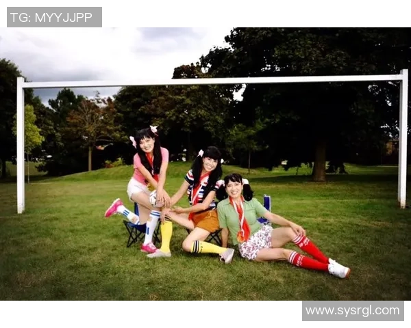 足球女神球场内外精彩日常生活点滴全景记录